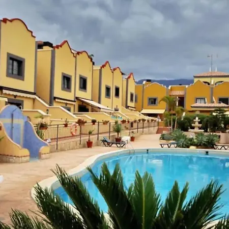 Beautiful In Charming Place El Duque Apartman